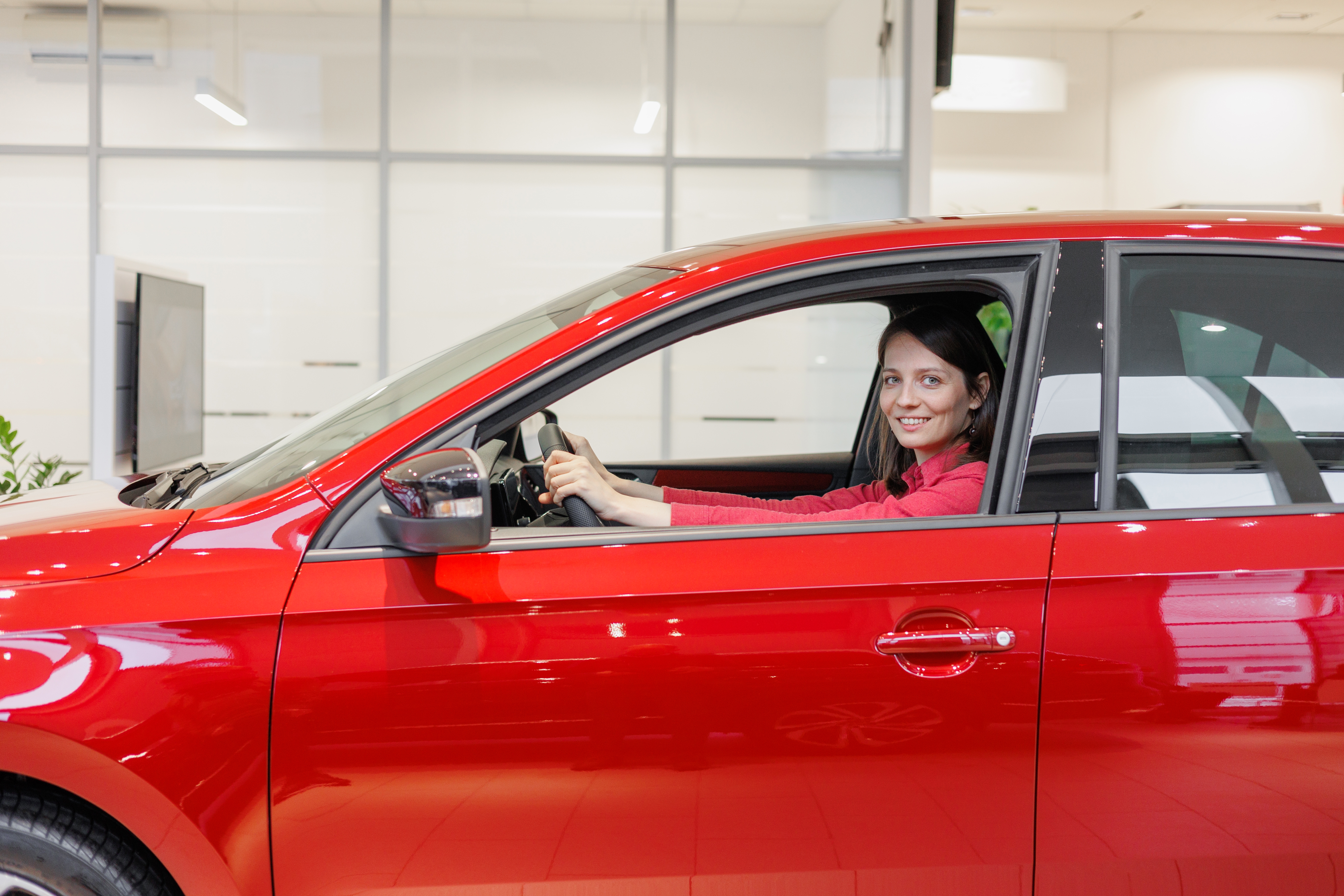 confident-woman-chooses-and-buys-a-car-from-a-deal-2023-11-27-04-59-35-utc